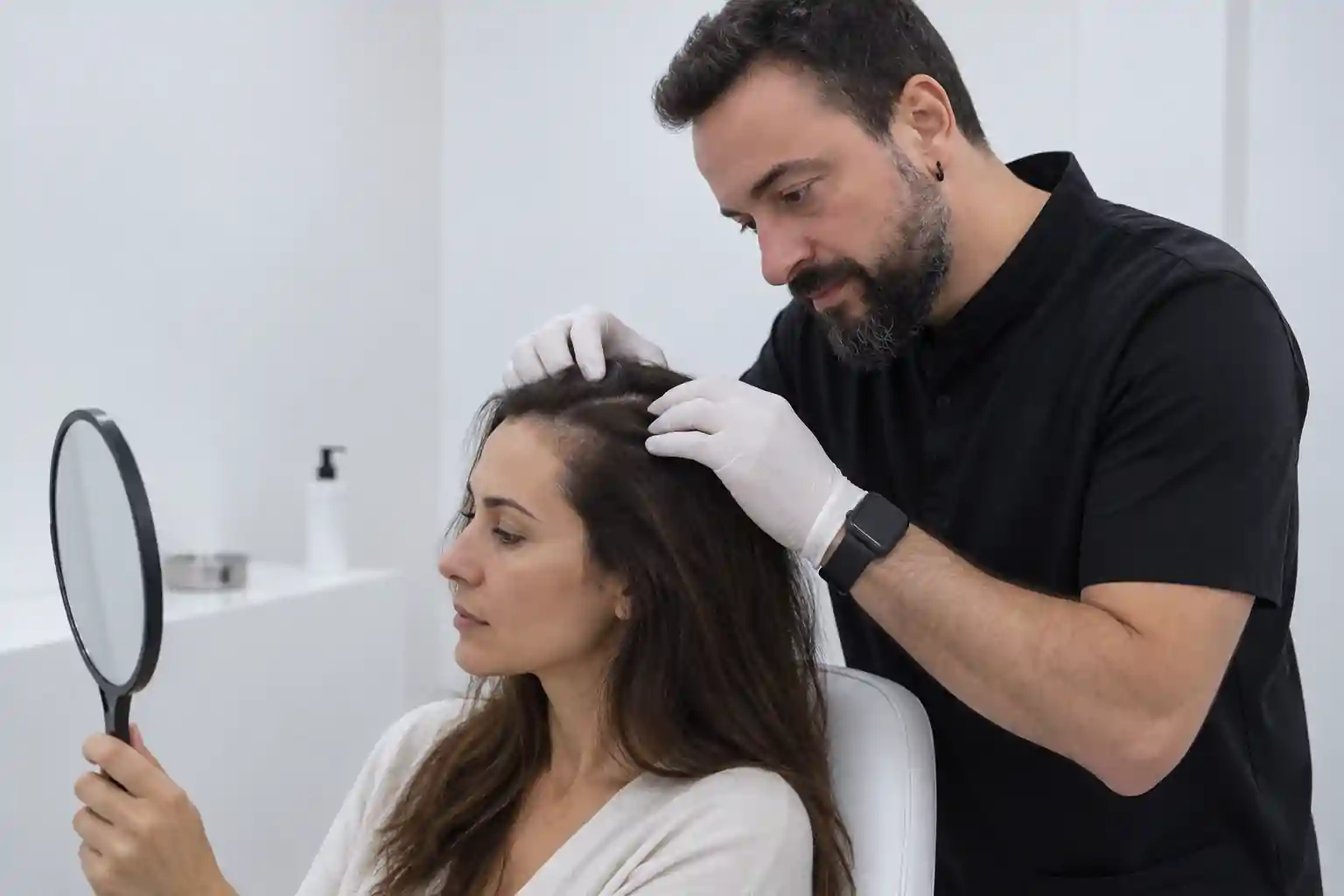 Valoración de la caída capilar femenina en Alfa Clinics