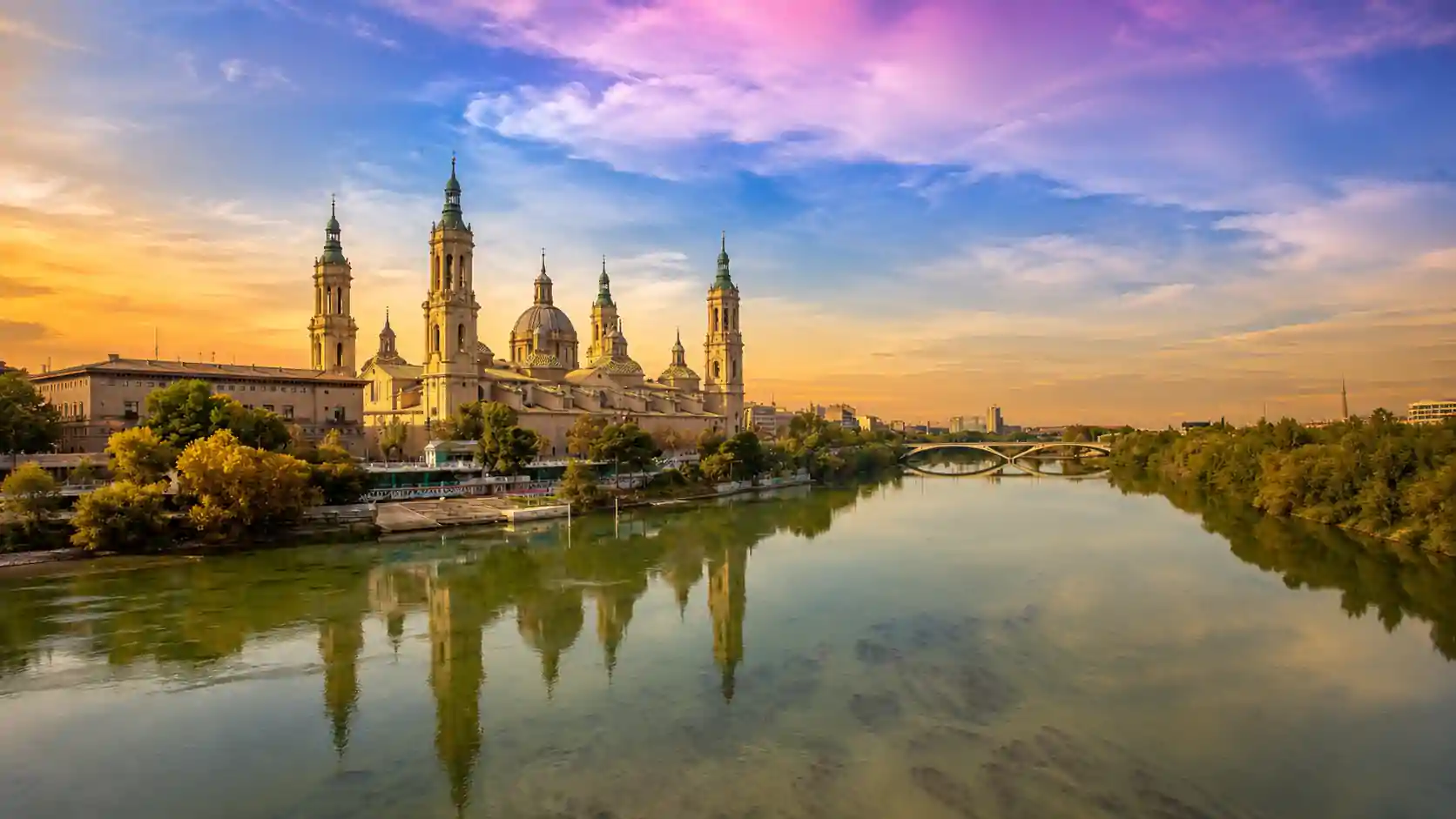 Vista de Zaragoza junto al río Ebro